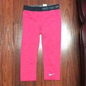 Nike Pro Combat Capris Leggings